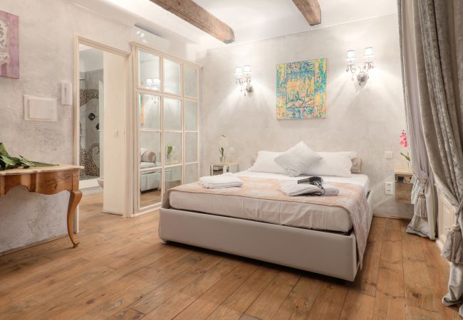 House in Cannes - Superb house - 2 min from Palais - 1 min from the beach and Croisette House in Cannes - Superb house - 2 min from Palais - 1 min from the beach and Croisette